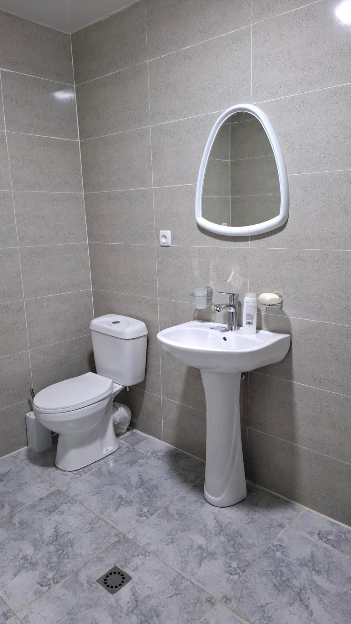 Ezo Hotel Jvari Quarto foto